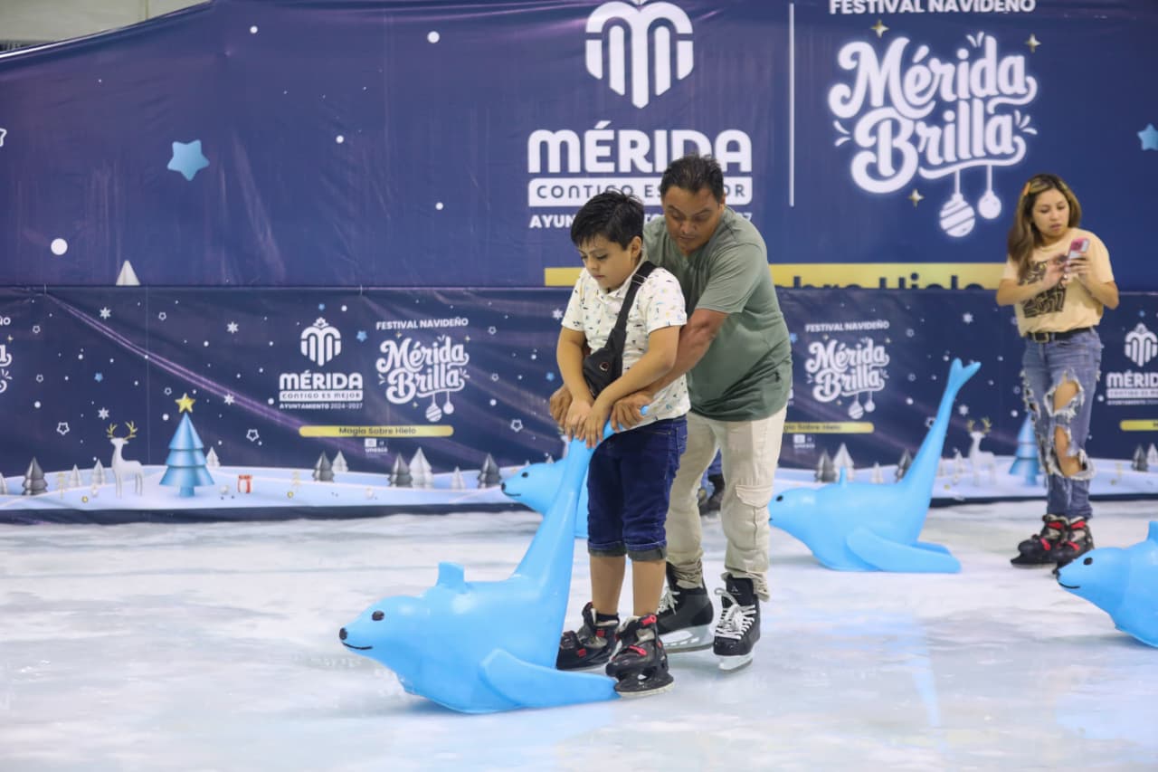 Mérida: Inauguran pista de patinaje gratuita ''Magia sobre Hielo'' en Paseo de Montejo